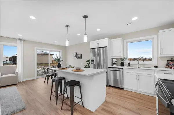 205 Kingshead RD, Niverville, MB R0A 0A1