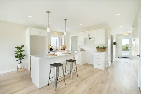209 Kingshead RD, Niverville, MB R0A 0A1