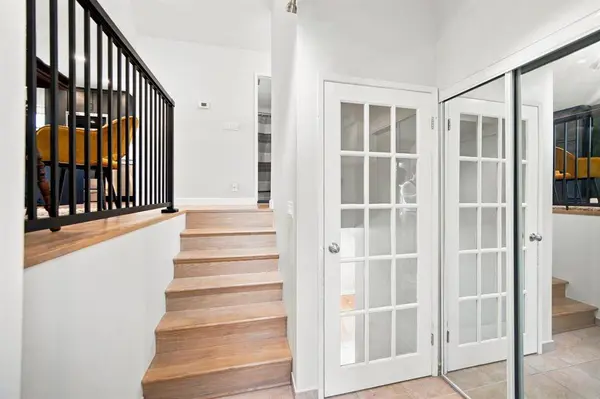 6 Weeping Willow DR, Winnipeg, MB R2M 4J1