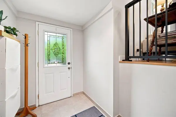 6 Weeping Willow DR, Winnipeg, MB R2M 4J1