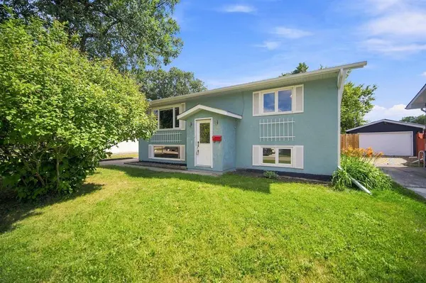 6 Weeping Willow DR, Winnipeg, MB R2M 4J1