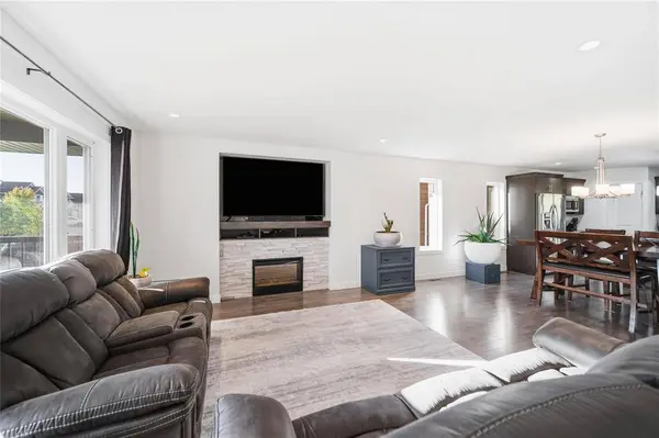 27 Wyndham CT, Niverville, MB R0A 0A2