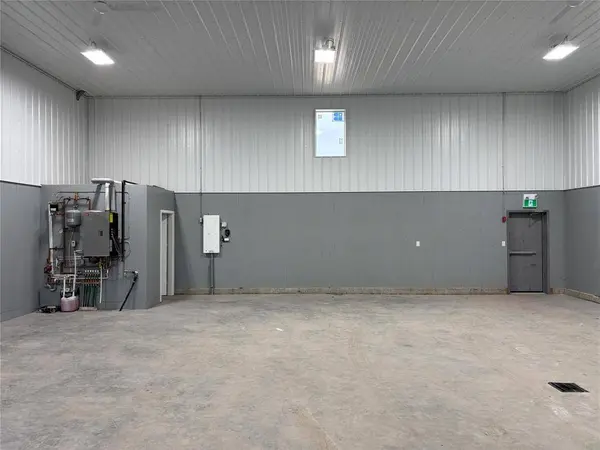 420 KUZENKO ST, Niverville, MB R0A 0A1