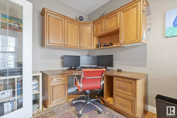 7308 SINGER WY NW, Edmonton, AB T6R 3S1