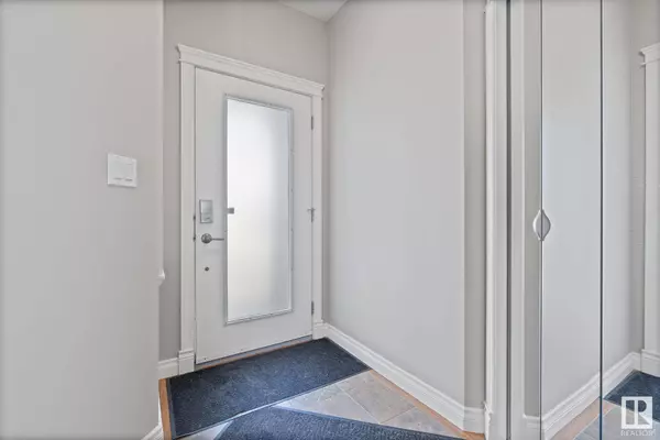 7308 SINGER WY NW, Edmonton, AB T6R 3S1