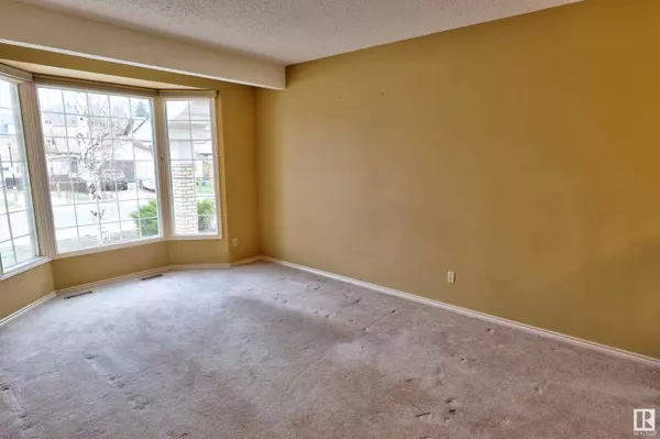 11104 157 AV NW, Edmonton, AB T5X 4V2