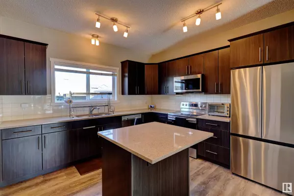 2546 ORCHARDS WY SW, Edmonton, AB T6X 2E1