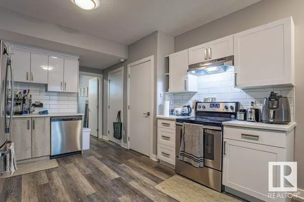 8956 81 AV NW, Edmonton, AB T6C 0W8