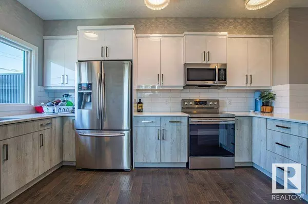 8956 81 AV NW, Edmonton, AB T6C 0W8