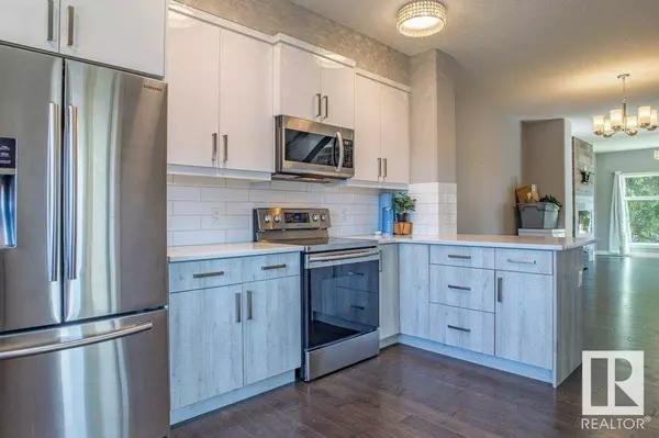 8956 81 AV NW, Edmonton, AB T6C 0W8