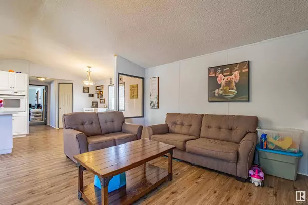 3018 Lakeview Drive NW, Edmonton, AB T5S 1T7