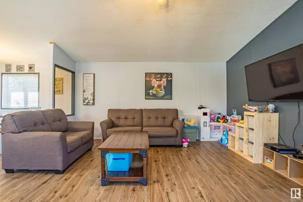 3018 Lakeview Drive NW, Edmonton, AB T5S 1T7