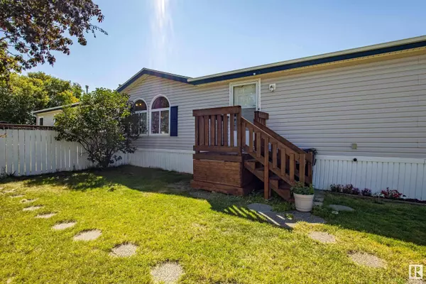 3018 Lakeview Drive NW, Edmonton, AB T5S 1T7