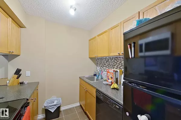 #204 12831 66 ST NW, Edmonton, AB T5C 0A4