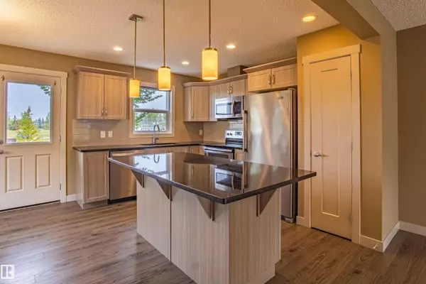 #32 2121 HADDOW DR NW, Edmonton, AB T6R 0W6