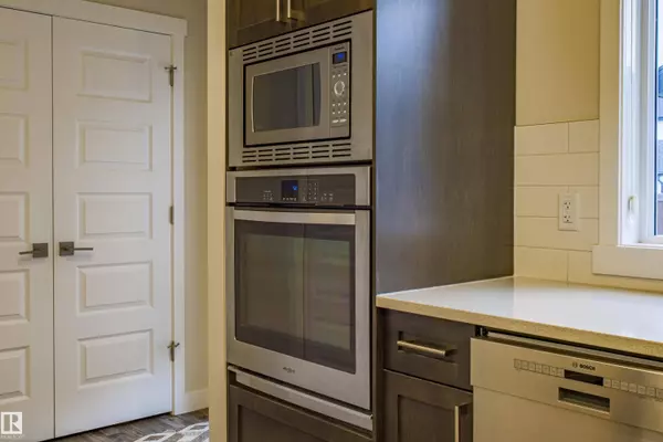 9868 206 ST NW, Edmonton, AB T5T 7L5