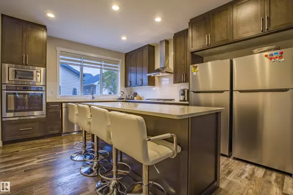 9868 206 ST NW, Edmonton, AB T5T 7L5