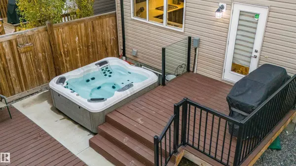 9868 206 ST NW, Edmonton, AB T5T 7L5