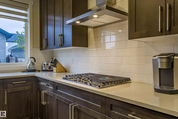 9868 206 ST NW, Edmonton, AB T5T 7L5