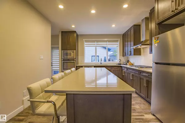 9868 206 ST NW, Edmonton, AB T5T 7L5