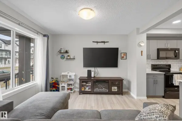 1096 CY BECKER RD NW, Edmonton, AB T5Y 3Z9