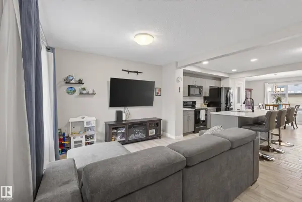 1096 CY BECKER RD NW, Edmonton, AB T5Y 3Z9