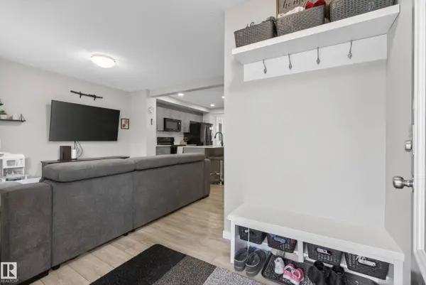 1096 CY BECKER RD NW, Edmonton, AB T5Y 3Z9