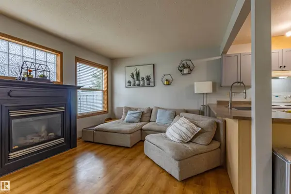 #93 16823 84 ST NW, Edmonton, AB T5Z 3S4