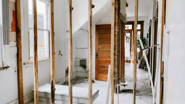 The Fixer Upper Comeback: Why Northville Buyers Are Taking on Projects in 2025