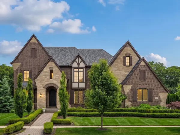 What Counts as a Luxury Home in Novi, Michigan?