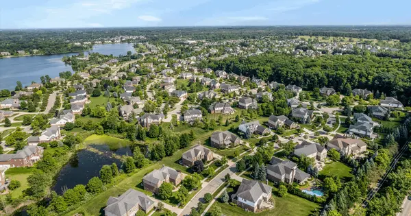 When Is the Best Time to Sell a Home in Novi, MI? What 1,880 Local Sales Show.