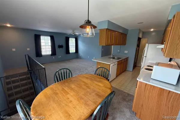 1478 Harbor Drive, Walled Lake, MI 48390