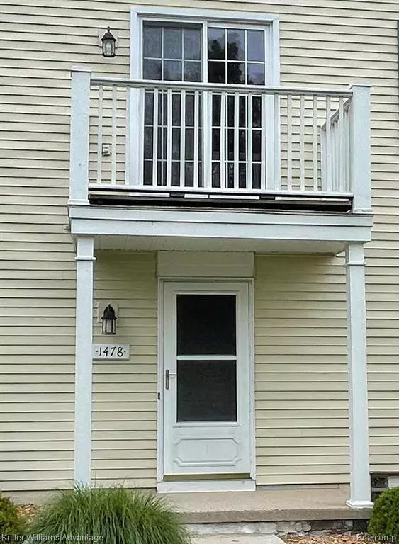 1478 Harbor Drive, Walled Lake, MI 48390