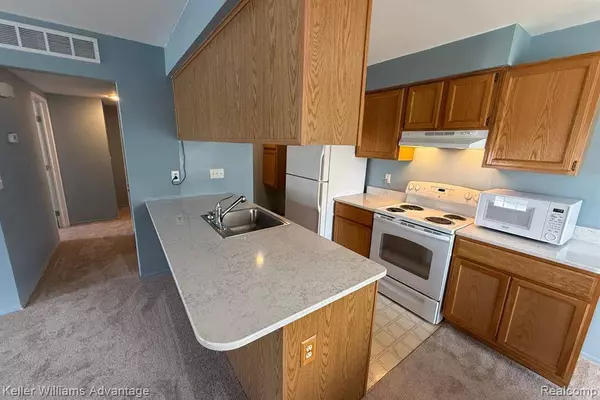 1478 Harbor Drive, Walled Lake, MI 48390