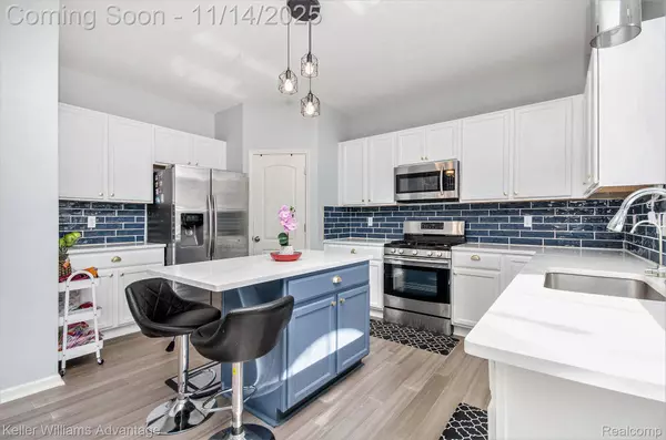 59625 Twin Pines DR, New Hudson, MI 48165