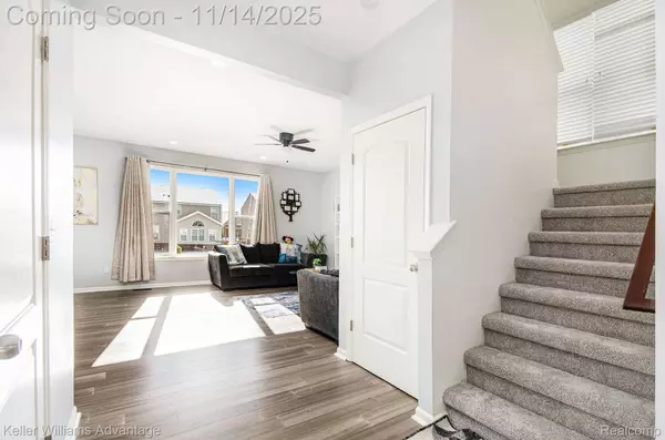 59625 Twin Pines DR, New Hudson, MI 48165