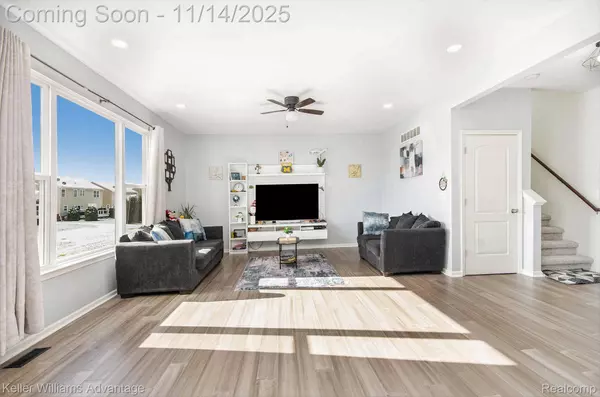 59625 Twin Pines DR, New Hudson, MI 48165