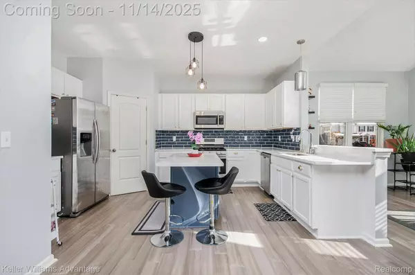 59625 Twin Pines DR, New Hudson, MI 48165