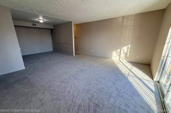 30709 Shiawassee RD #71, Farmington Hills, MI 48336