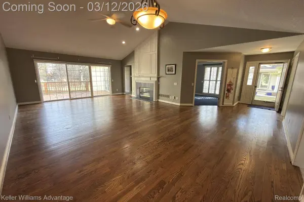 39472 Village Run DR, Northville, MI 48168