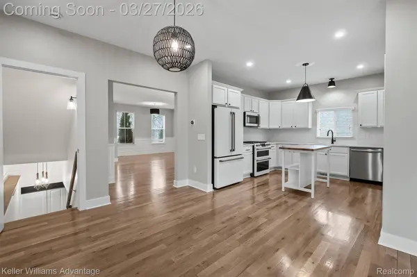 882 N Center ST, Northville, MI 48167