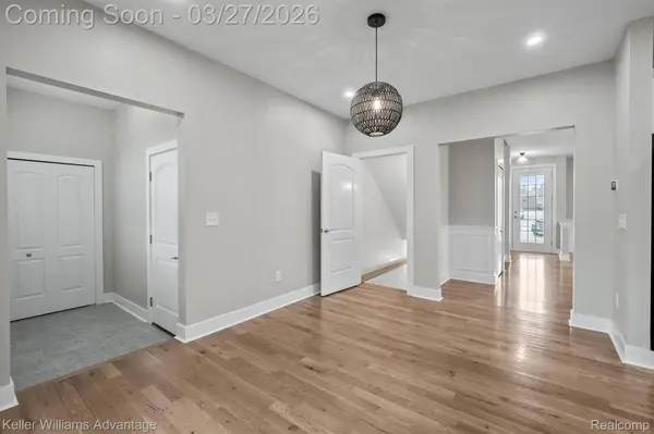 882 N Center ST, Northville, MI 48167