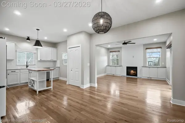 882 N Center ST, Northville, MI 48167