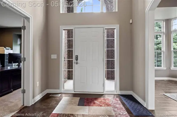 57201 Meadowcreek CIR S, Lyon Charter Township, MI 48178