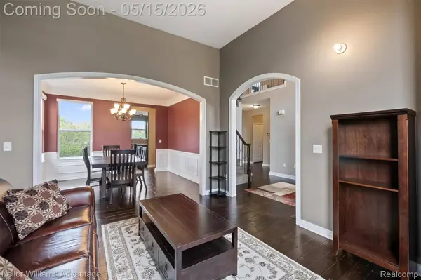 57201 Meadowcreek CIR S, Lyon Charter Township, MI 48178