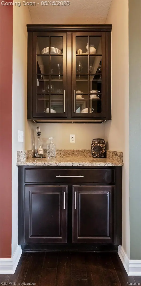 57201 Meadowcreek CIR S, Lyon Charter Township, MI 48178