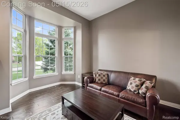 57201 Meadowcreek CIR S, Lyon Charter Township, MI 48178