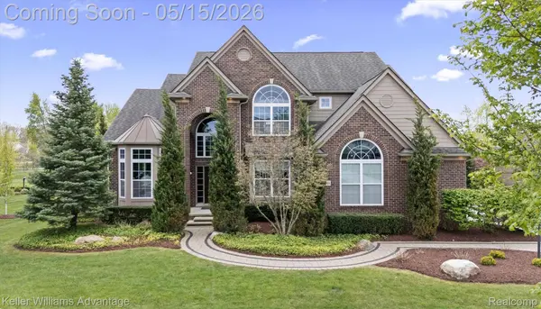 57201 Meadowcreek CIR S, Lyon Charter Township, MI 48178