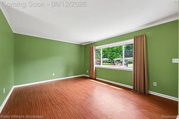1669 Ashstan DR, Walled Lake, MI 48390