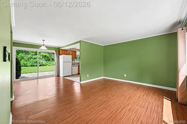 1669 Ashstan DR, Walled Lake, MI 48390